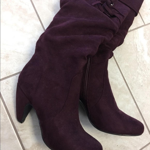 Over the Knee Boots - (8.5) - Picture 6 of 7